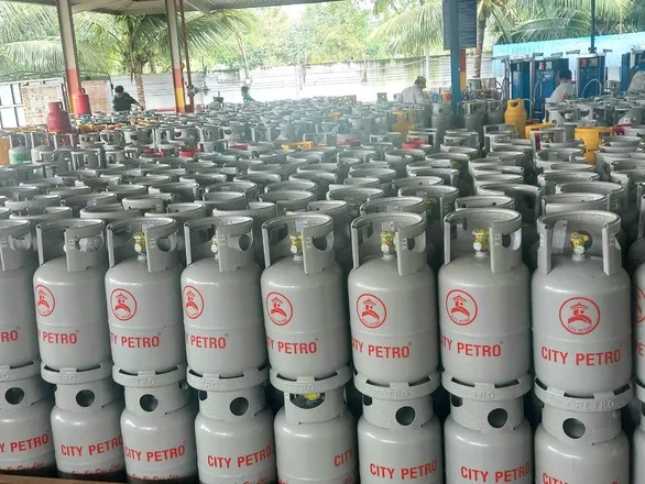 Giá gas tăng thêm 13.000 - 14.000 đồng mỗi bình 12kg