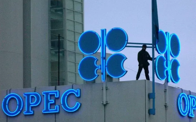 [Cập nhật] - OPEC + đồng ý cắt giảm sản lượng dầu gần 2 triệu thùng/ngày