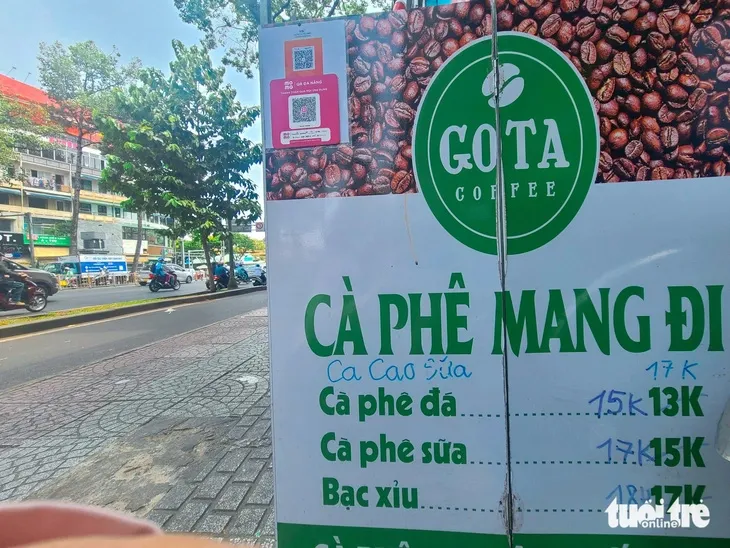 Giá cà phê tăng kỷ lục từ vườn ra vỉa hè